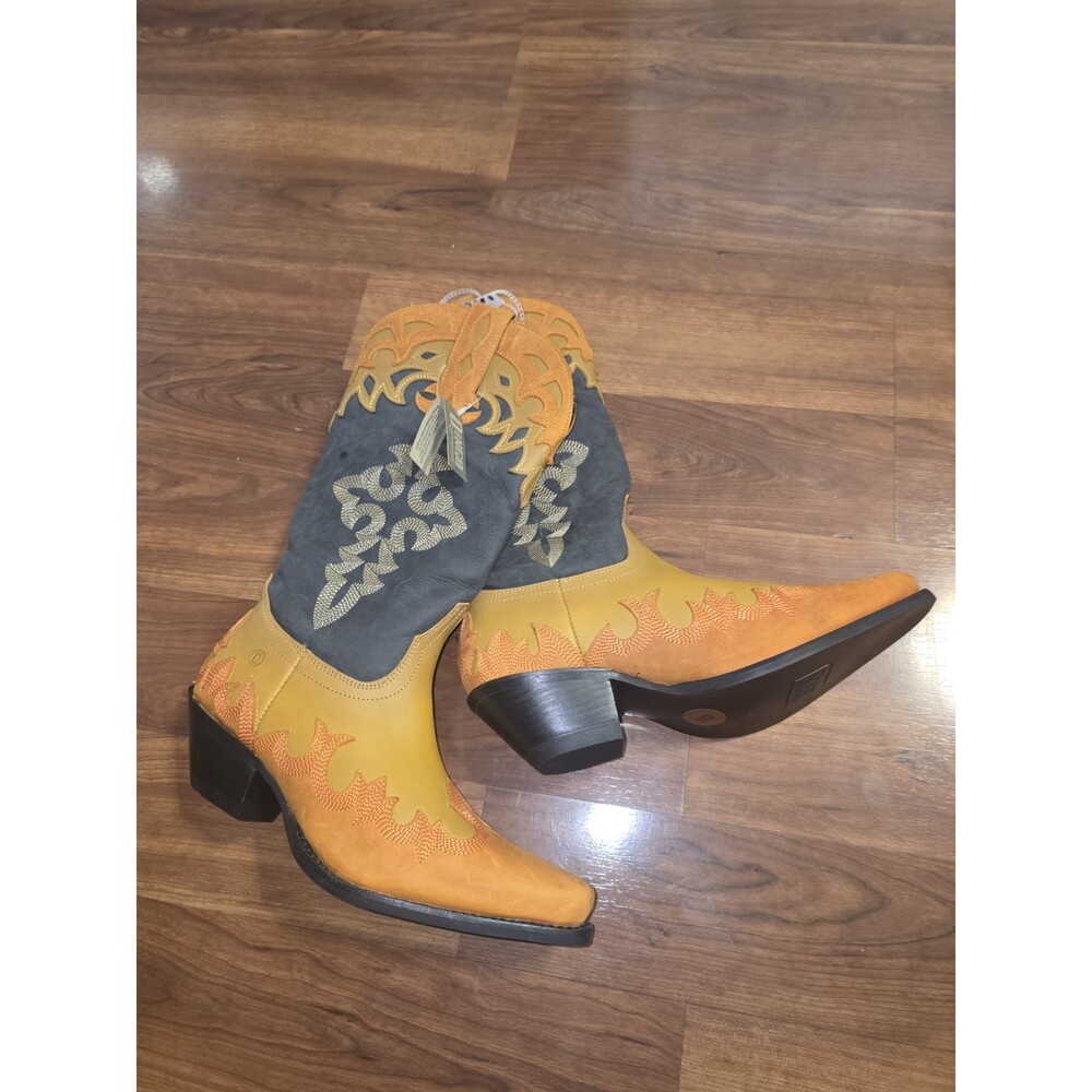 DINGO Women's Statement Leather Flame Detail Western Boots Snip Toe Size 8 NWT - Picture 10 of 16